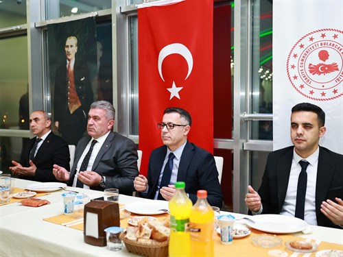 Kaymakamımız Sayın Ünal KOÇ  İftar Sofrasında, Yarınlarımızın Umudu Olan Sevgili Çocuklarla Bir Araya Geldi