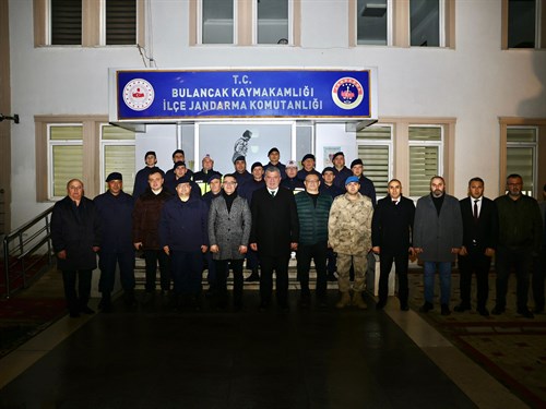 Kaymakamımız Sayın Ünal KOÇ  Yeni Yılda da Görev Başında Olup, Fedakarca Çalışan Emniyet, Jandarma, Sağlık ve İtfaiye Görevlilerimizi Ziyaret Etti