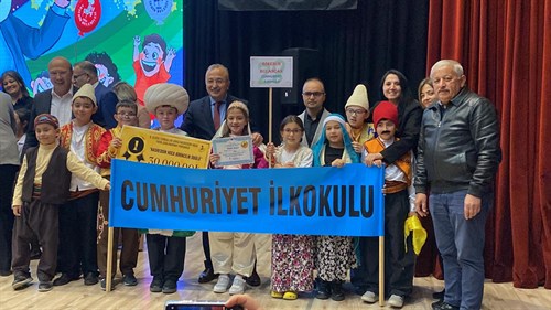 Kaymakam Ünal KOÇ  Nasreddin Hoca Fıkra Canlandırma Yarışmasında Türkiye Birincisi Olan Cumhuriyet İlkokul’umuzu Tebrik Etti