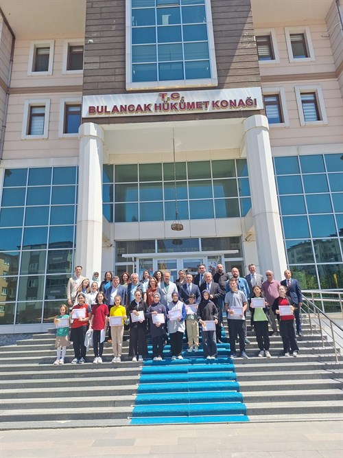 Kaymakamımız Sayın Ünal KOÇ Bulancak Okuyor Projesi Kapsamında Dereceye Giren Sevgili Öğrencilerimizi Ödüllendirdi