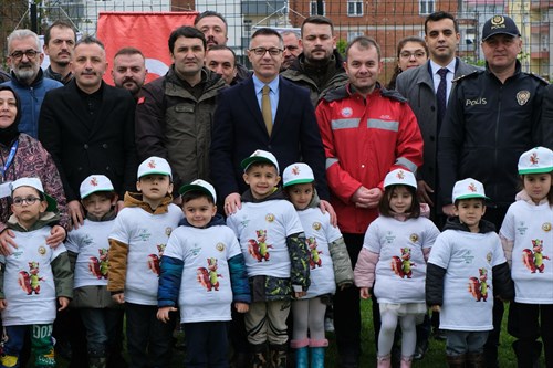 Kaymakamımız Sayın Ünal KOÇ Orman Haftası Vesilesiyle, Yarınlarımızın Umudu Olan Sevgili Çocuklarımızla Birlikte Fidan Dikti