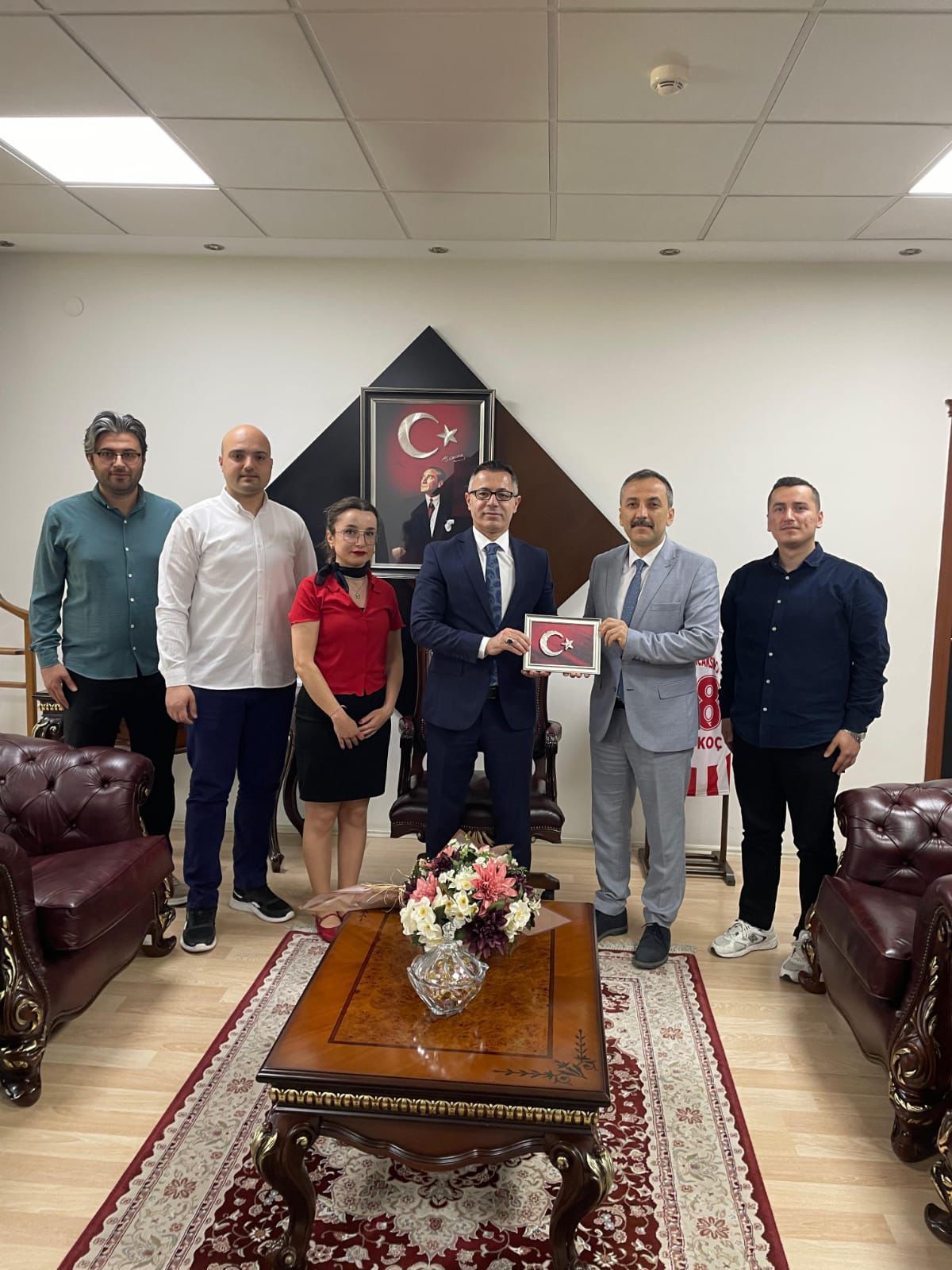 Kaymakam  Ünal KOÇ; Tapu ve Kadastro Genel Müdürlüğünün Kuruluşunun 178. Yılı Münasebetiyle  Tapu Müdürümüz ve Personelini Makamında Kabul Etti