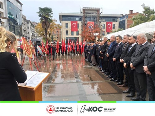 Kaymakamımız Sayın Ünal KOÇ;10 Kasım Programında "Cumhuriyetimizin kurucusu Gazi Mustafa Kemal Atatürk'ü özlem ve saygıyla anıyoruz."dedi.